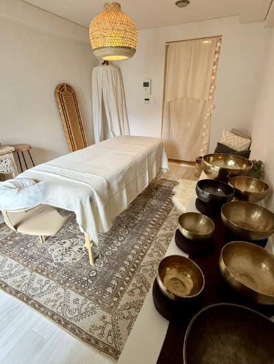 サロンの部屋とシンギングボウル
